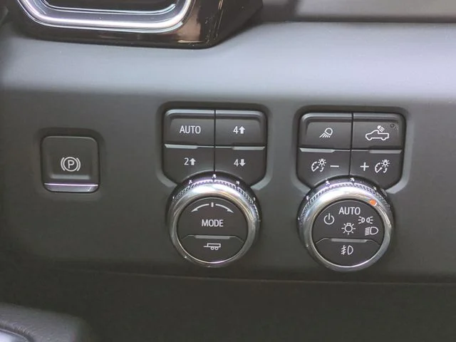 Used 2024 White GMC Denali image 21