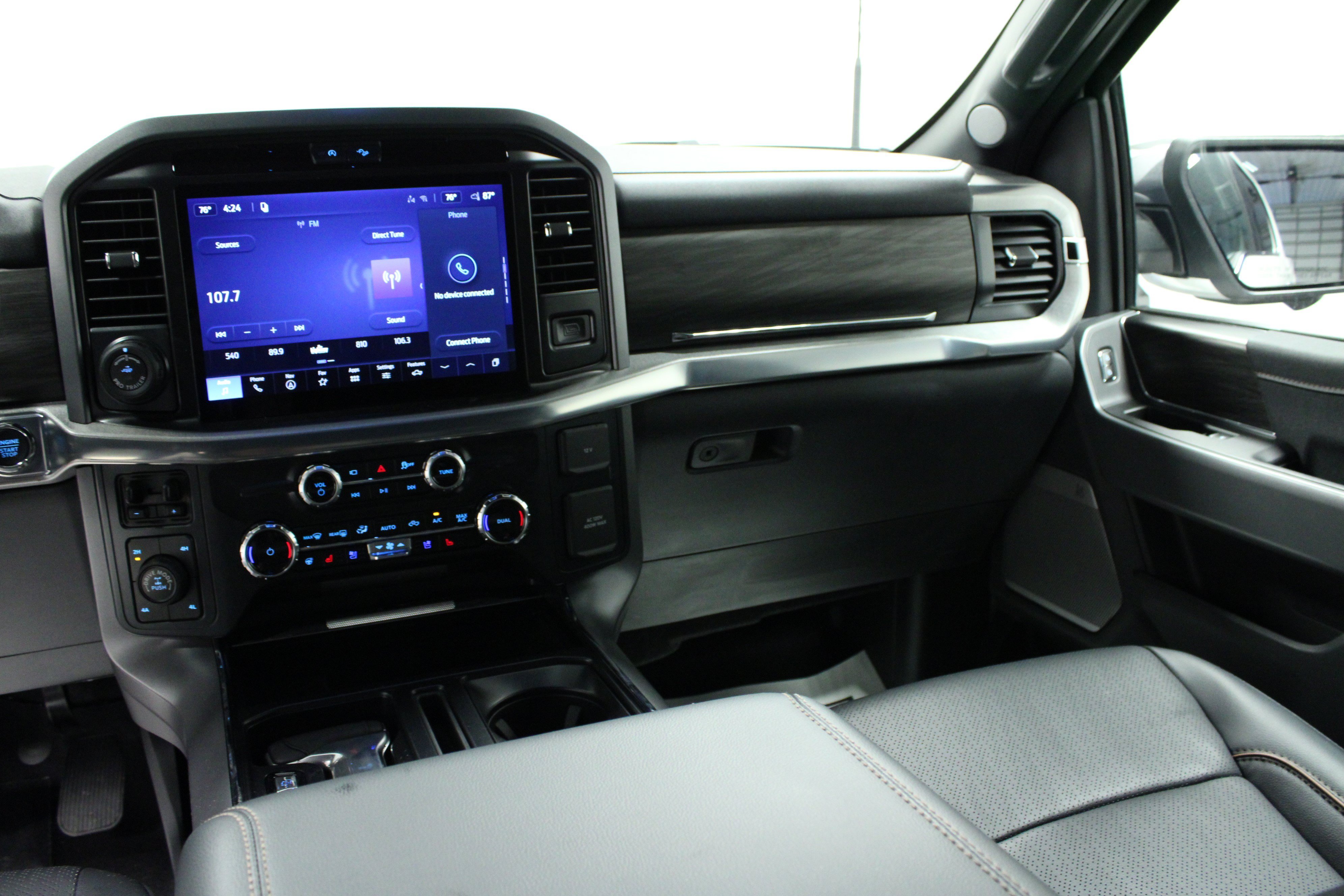 New 2026 Star White Metallic Tri-Coat Ford LARIAT image 20