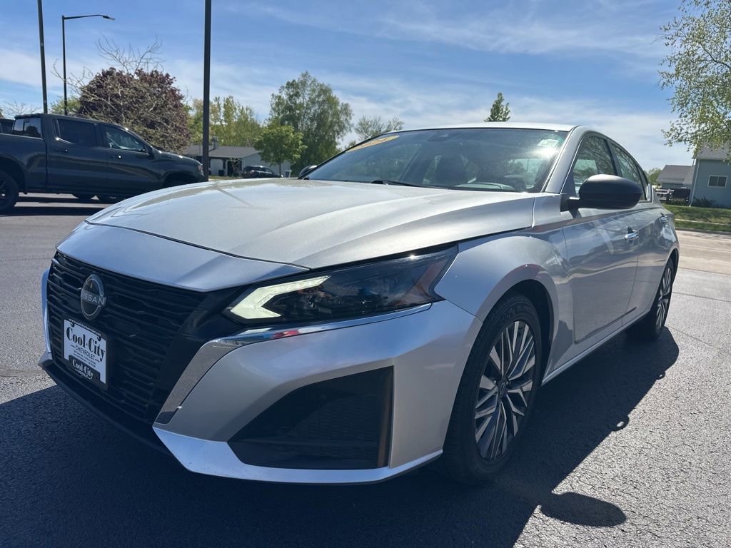 Used 2024 Silver Nissan SV FWD image 2