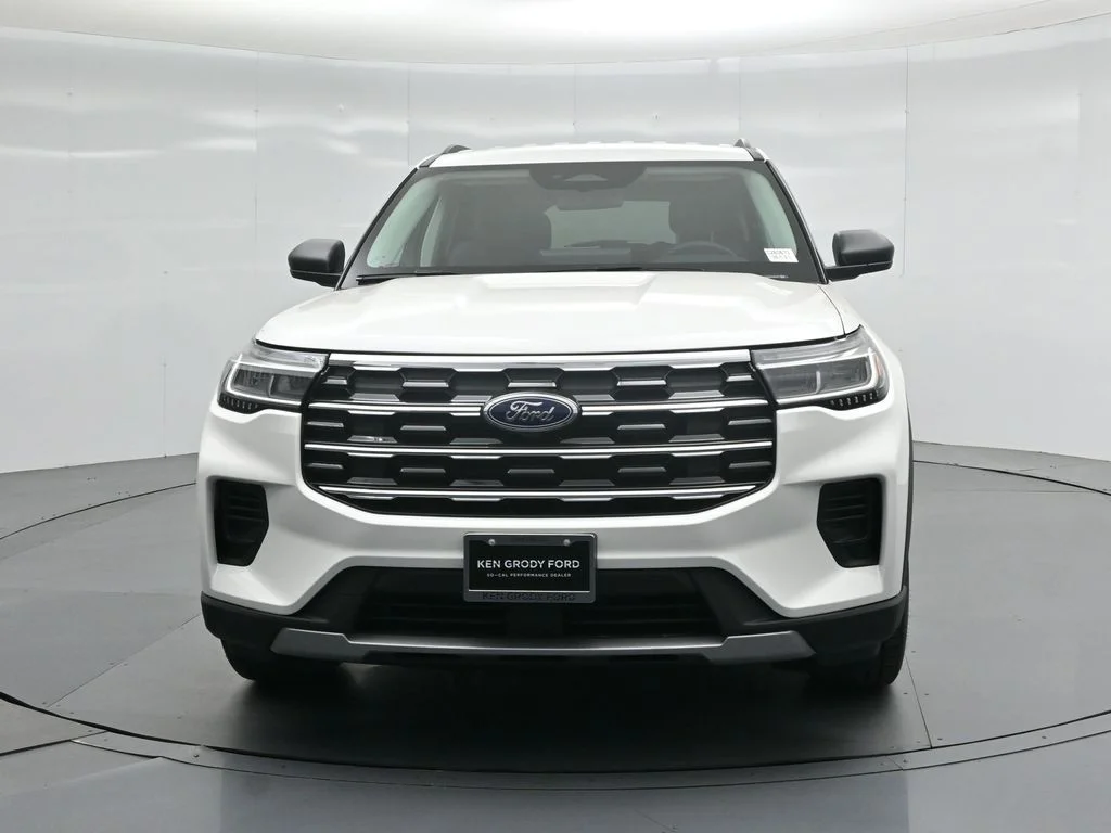 New 2026 Star White Metallic Tri-Coat Ford Active image 56