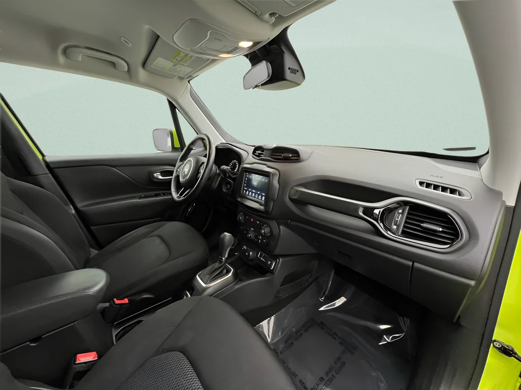Used 2018 Hypergreen Clearcoat Jeep Latitude image 27