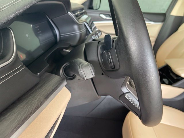 Used 2021  Jeep Limited image 19