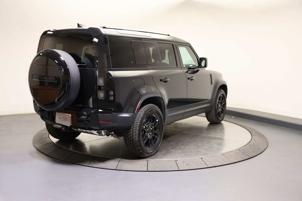 New 2026 Santorini Black Land Rover S image 5