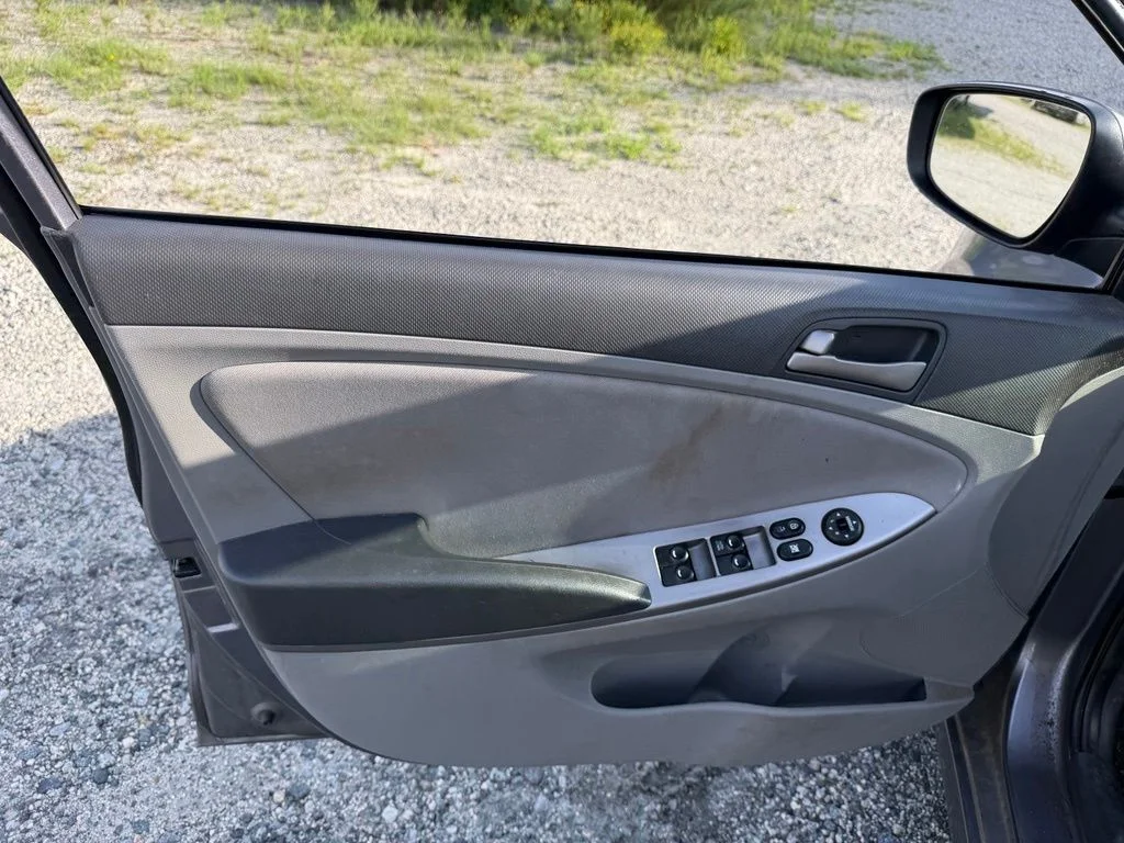 Used 2017 Gray Hyundai SE image 19