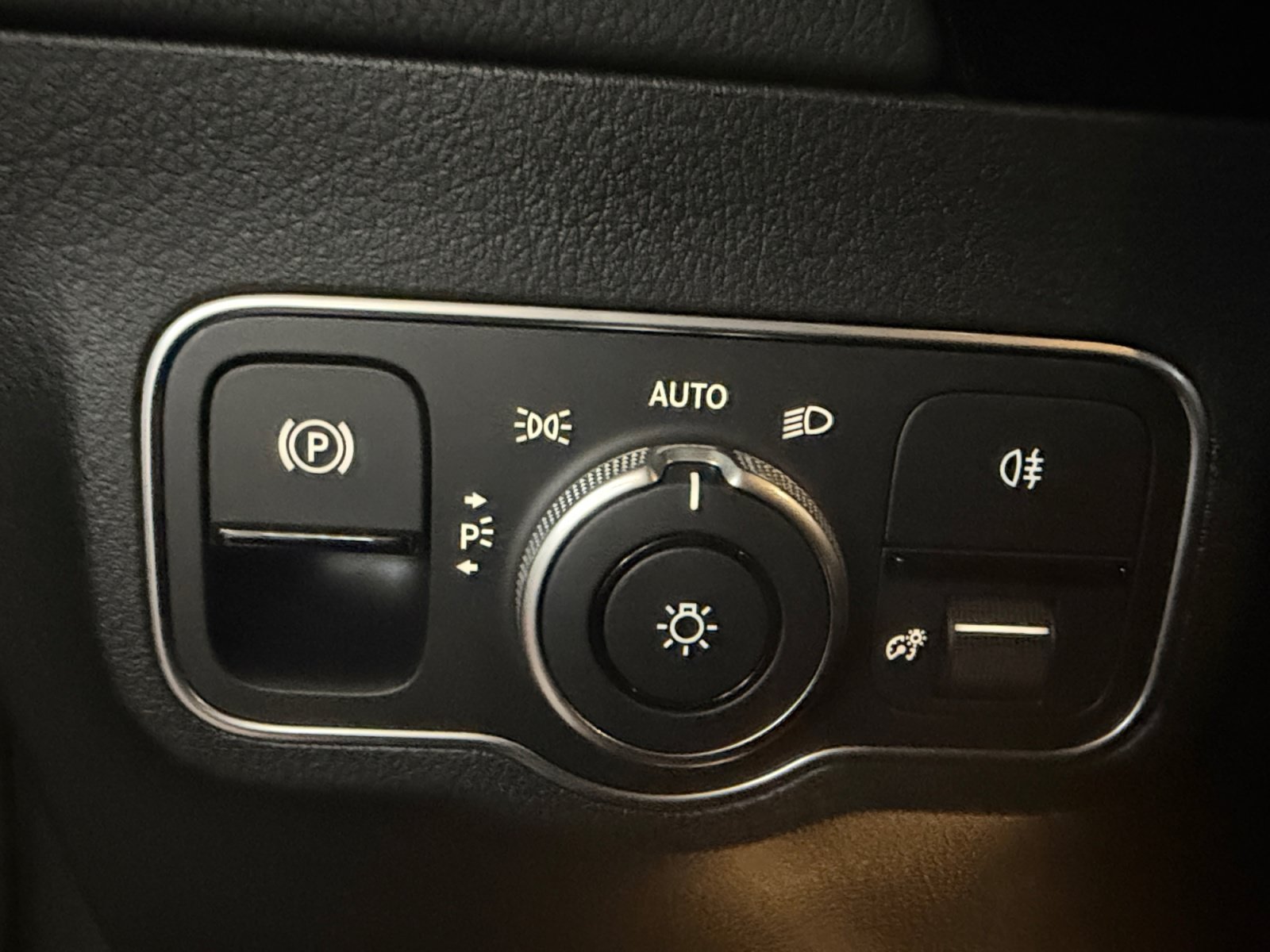New 2026 Mountain Grey Metallic Mercedes-Benz GLA 250 image 47