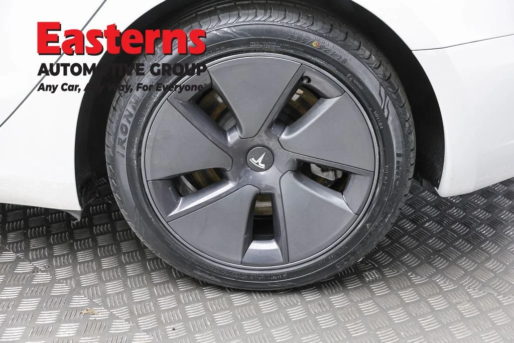 Used 2023 White Tesla Base image 8