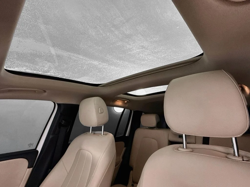 Used 2022 White Mercedes-Benz GLB 250 image 22