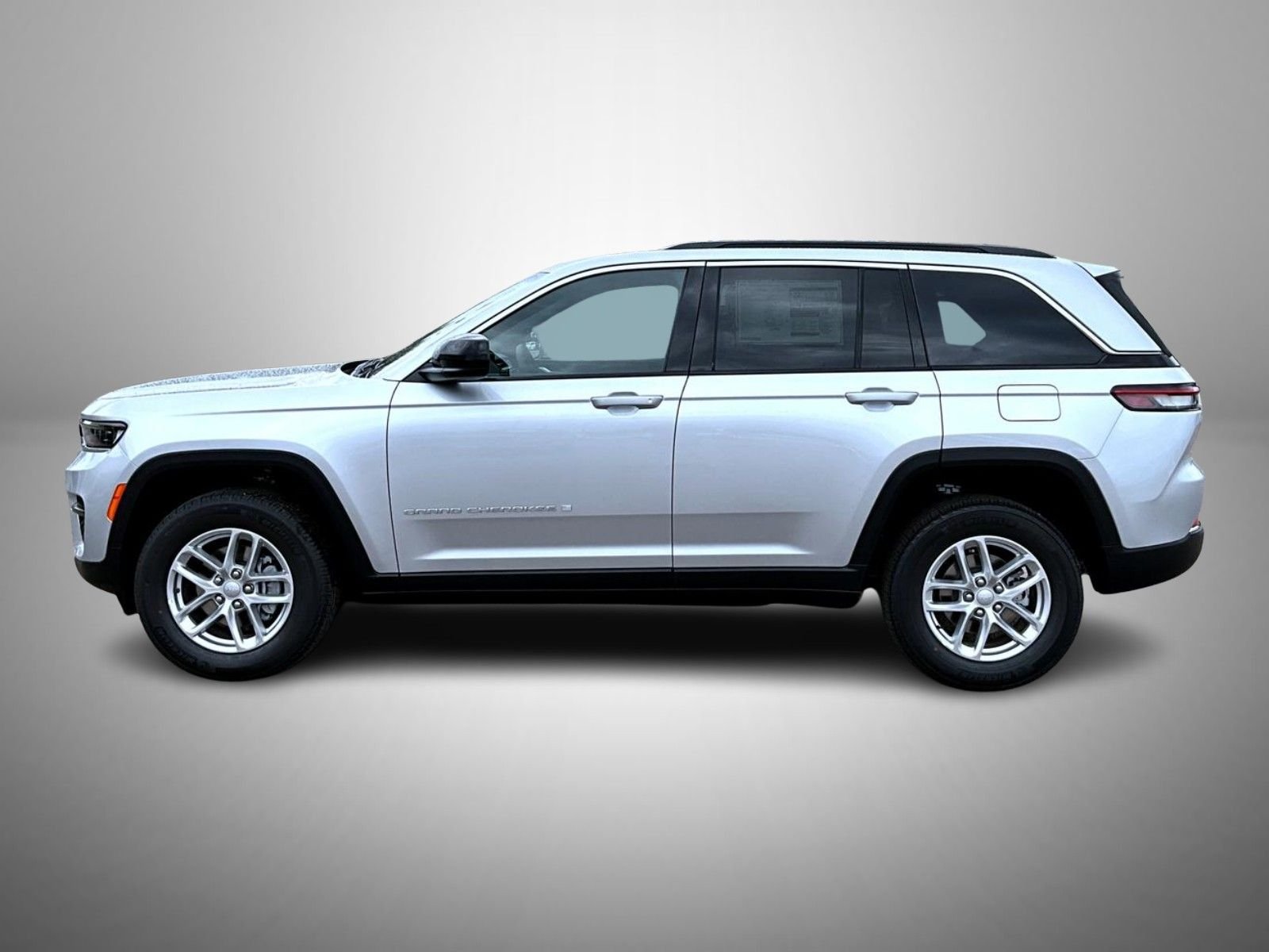 New 2026 Silver Zynith Exterior Paint Jeep Laredo X image 8