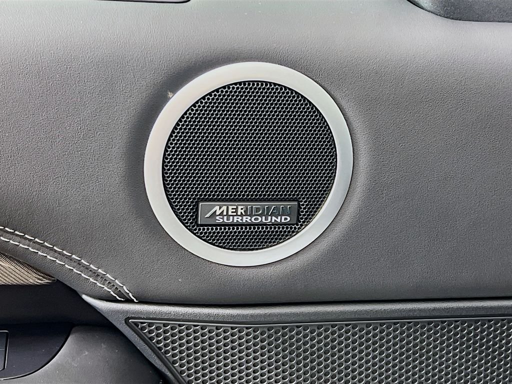 Certified Used 2025 Fuji White Land Rover Metropolitan Edition image 19