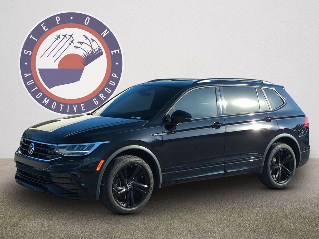 Used 2023 Black Volkswagen 2.0T SE R-Line Black image 2