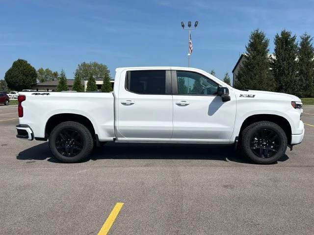New 2026 Summit White Chevrolet RST image 9