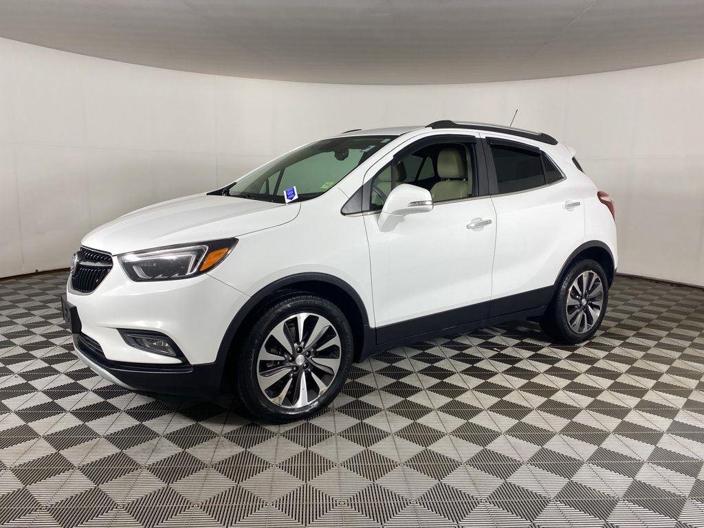Used 2017 Summit White Buick Essence image 3