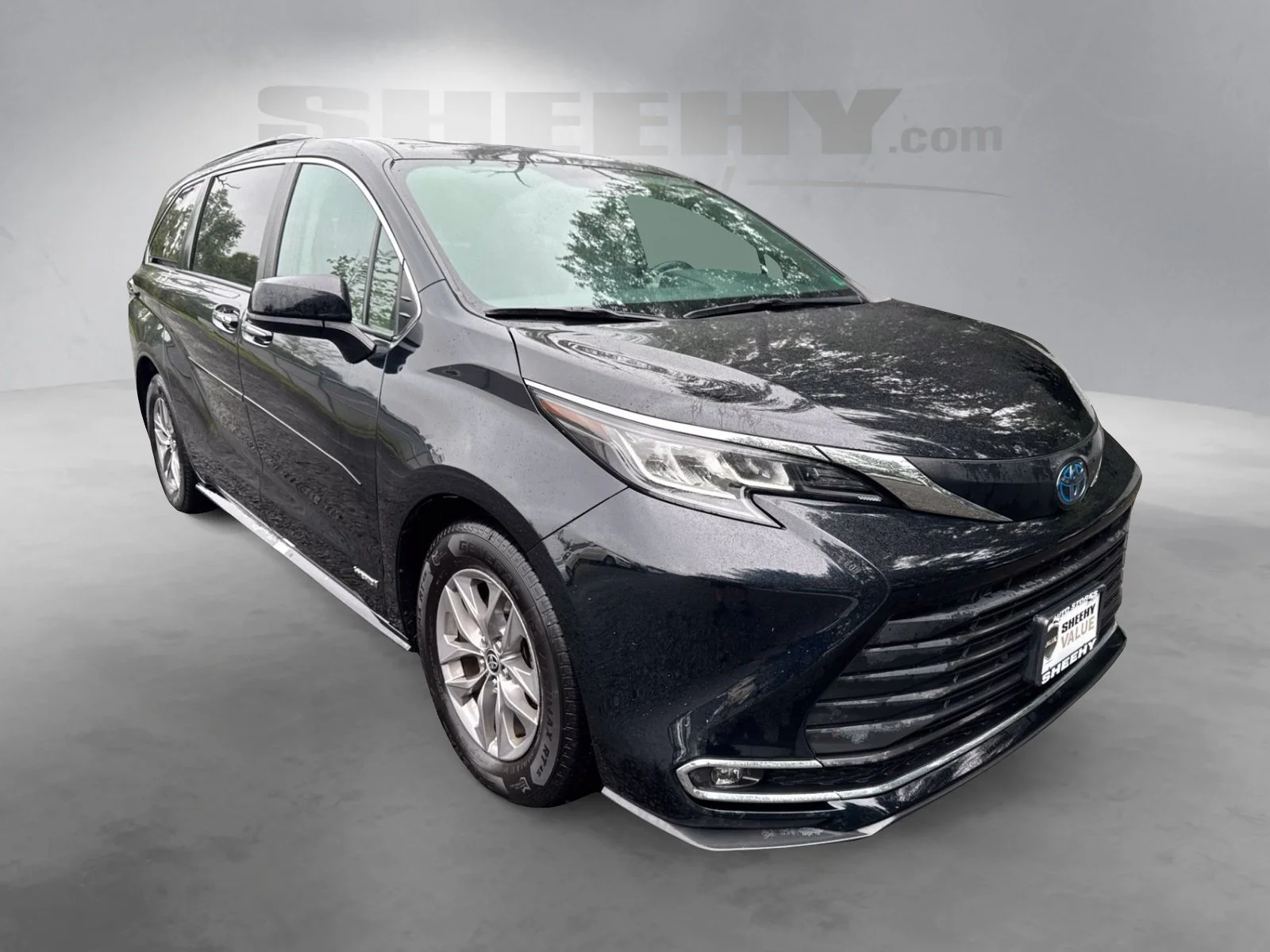 Used 2021 Midnight Black Metallic Toyota XLE image 2