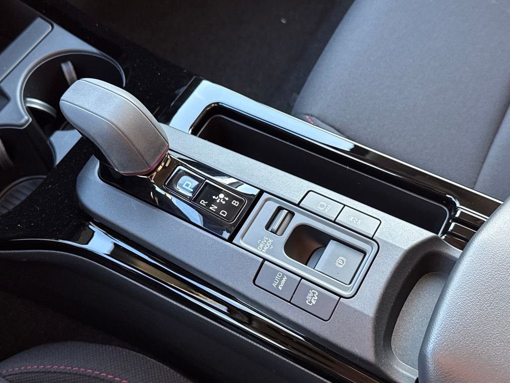 2026 Toyota Prius Plug-in Hybrid SE - Photo 9