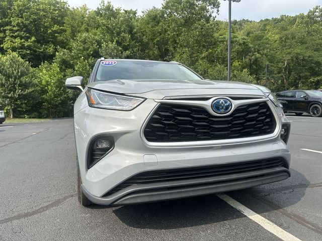Used 2022 Gray Toyota Bronze Edition image 11