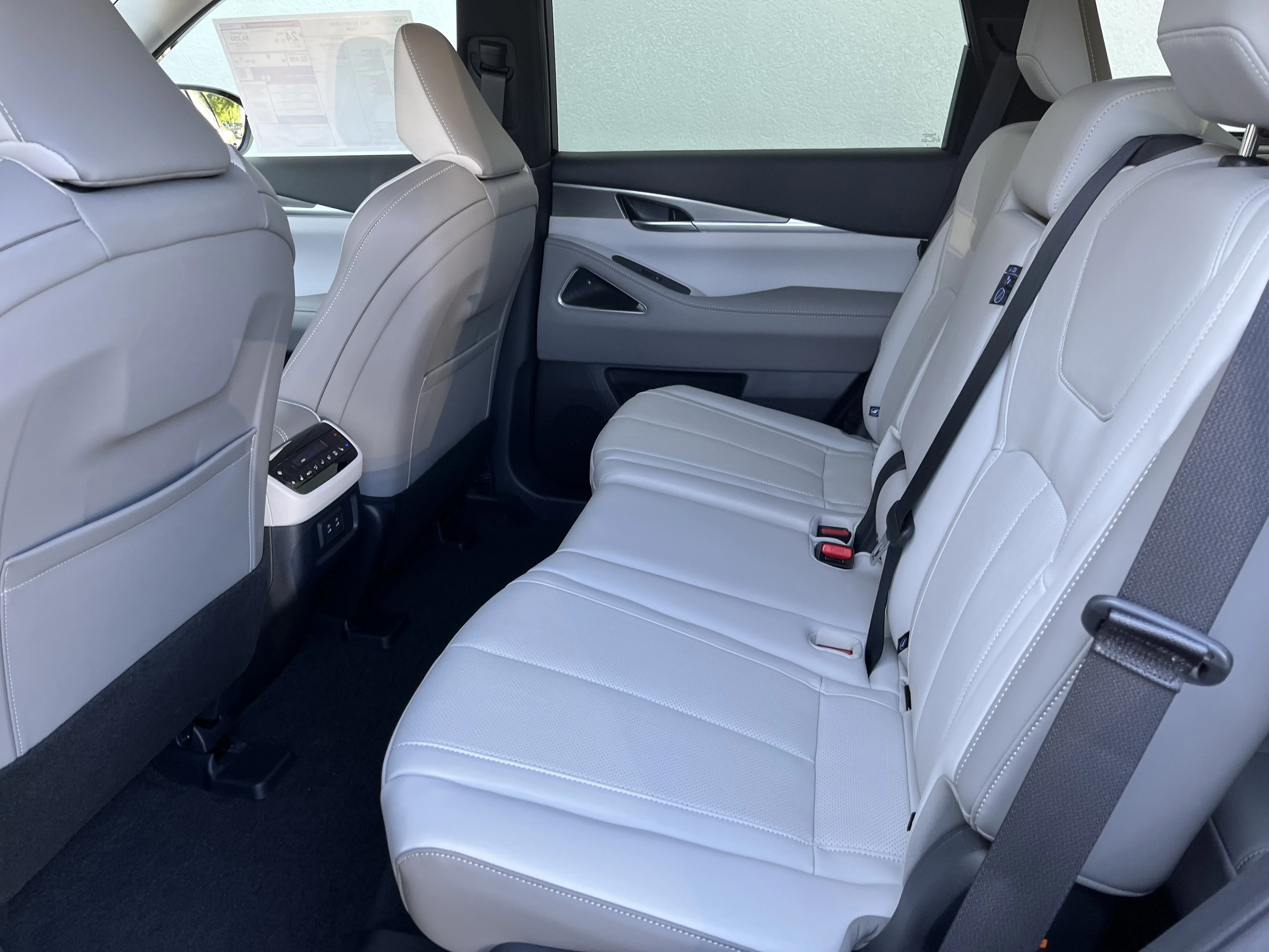 New 2027 Mineral Black INFINITI LUXE image 14