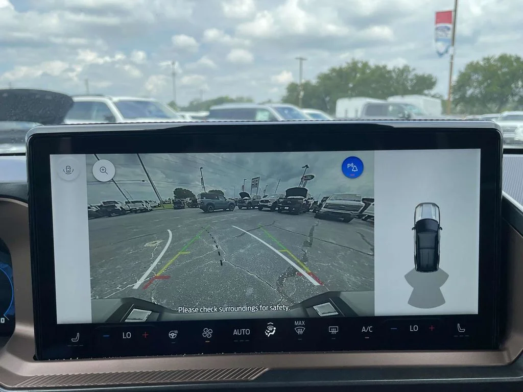 New 2025 Carbonized Gray Metallic Ford Outer Banks® image 20