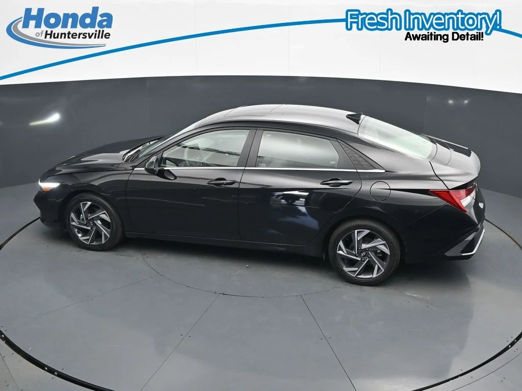 Used 2025 Abyss Black Hyundai SEL Convenience image 21