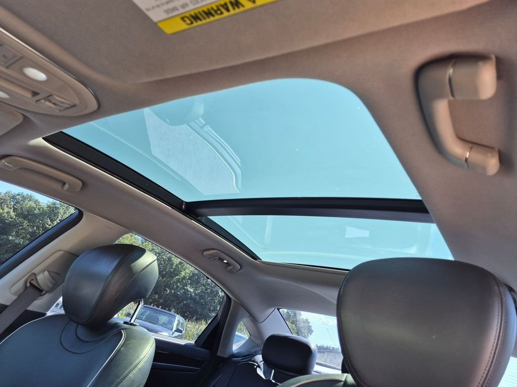 Used 2016 Black Hyundai 3.8 image 13