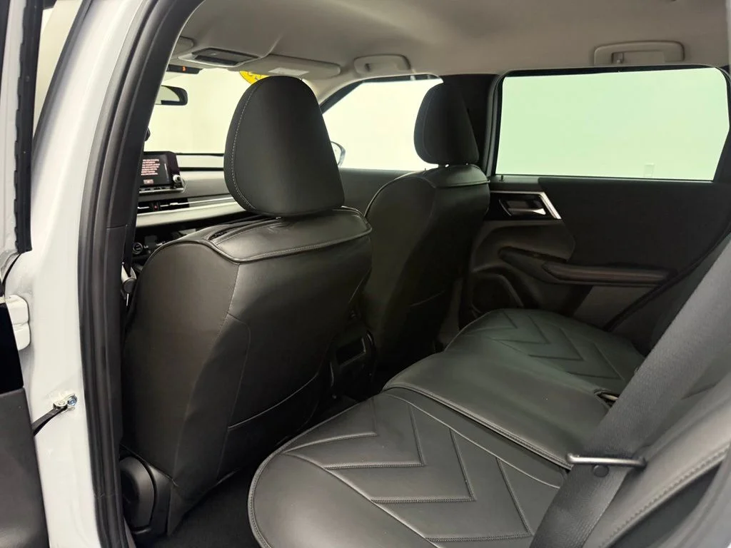 Used 2023  Mitsubishi ES image 27