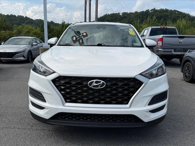 Used 2021 White Cream Hyundai SE image 16