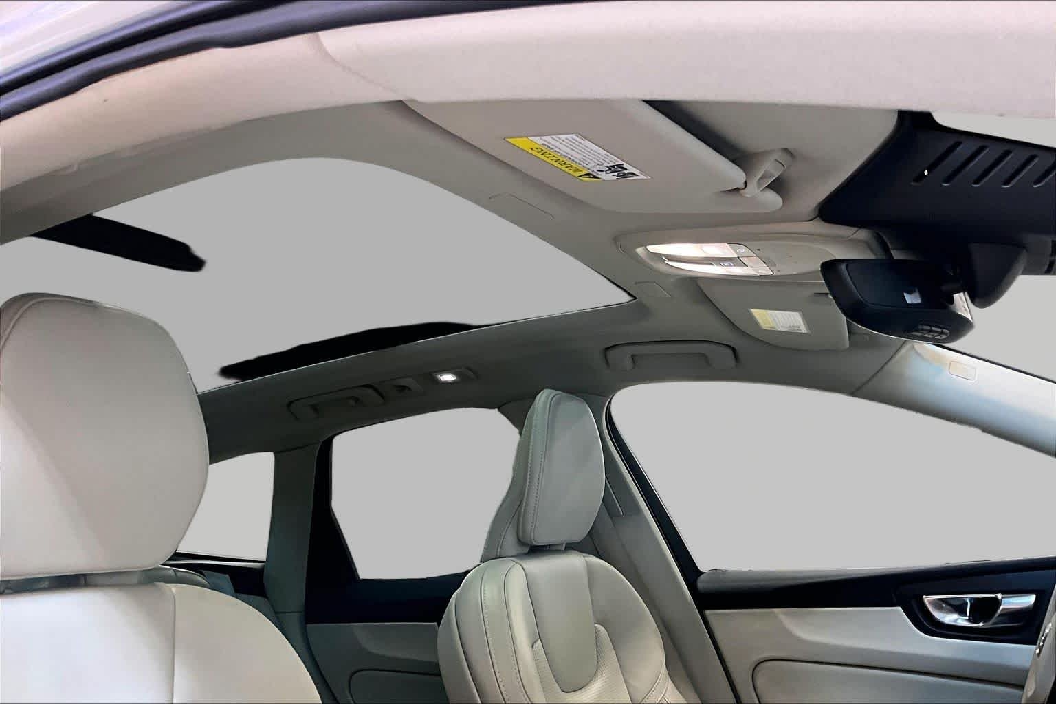 Used 2023 Crystal White Metallic Volvo Ultimate Dark Theme image 14