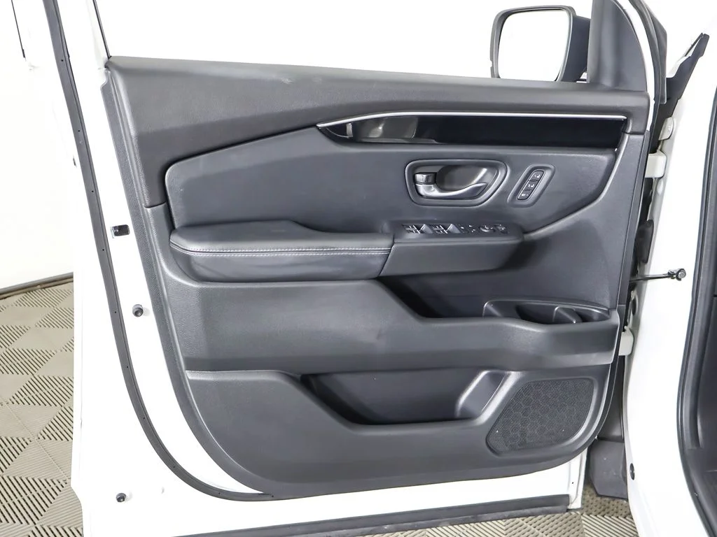 Used 2023 White Honda EX-L image 22