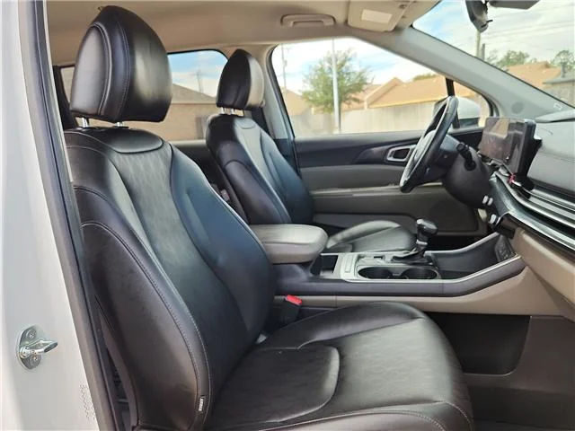Used 2025 Snow White Pearl - SWP KIA LXS Passenger image 13