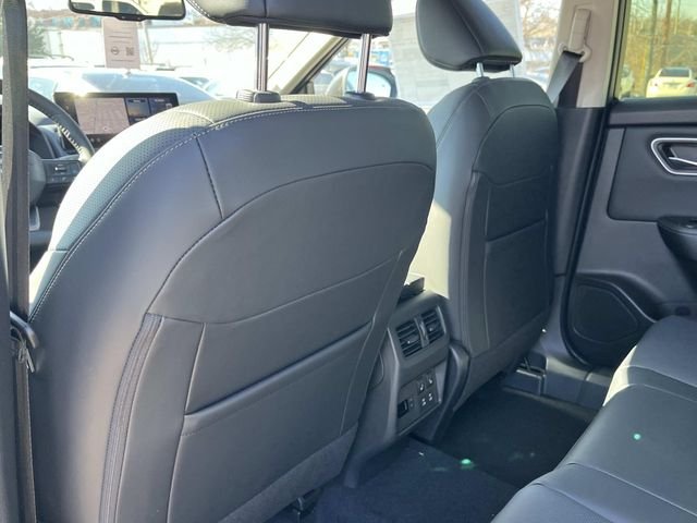 New 2026 Champagne Silver Metallic / Super Black Two-tone Nissan Platinum image 21