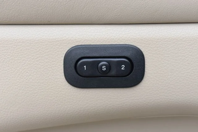Used 2016 White Jeep Overland image 10