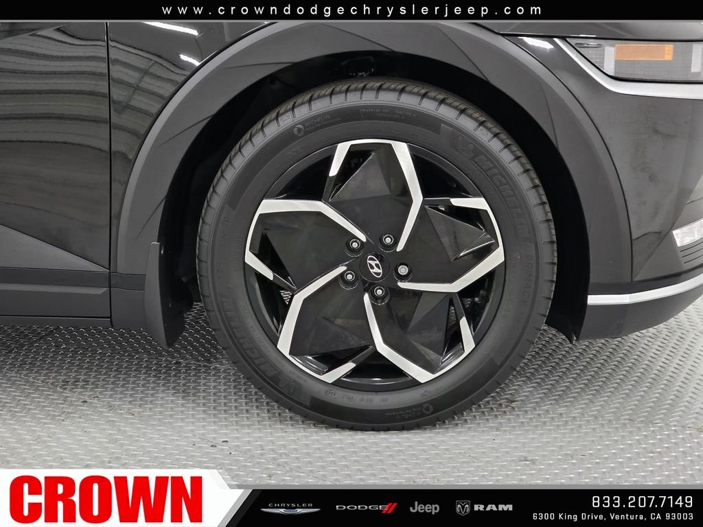 Used 2024 Black Hyundai SEL image 9