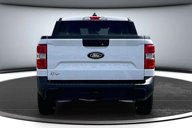 New 2026 Oxford White Ford XLT image 4