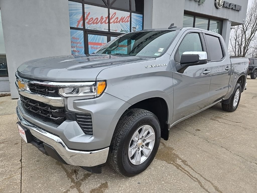 Used 2025 Chevrolet Silverado 1500 LT with VIN 1GCUKDEDXSZ129697 for sale in Kansas City