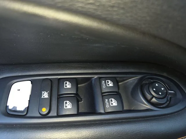 Used 2018 Black Jeep Latitude image 28