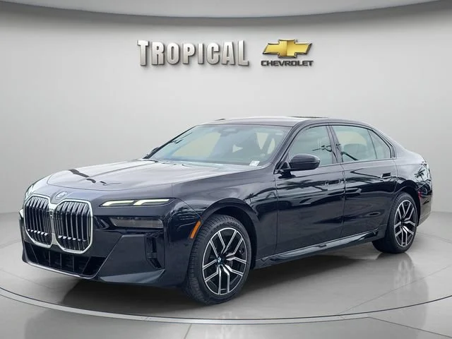 2025 BMW 7 Series 740i