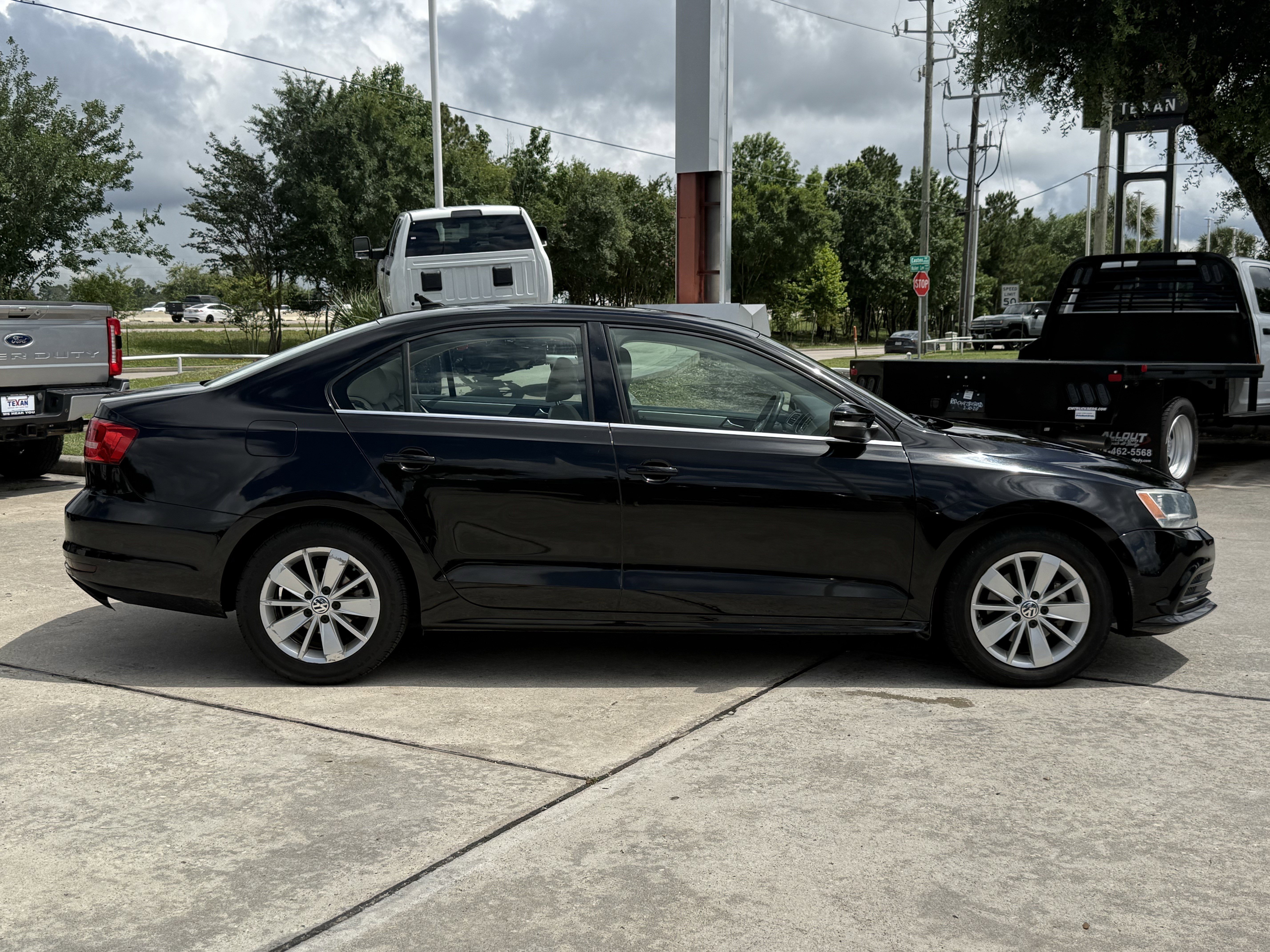 Used 2015  Volkswagen  image 3