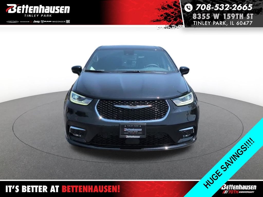 New 2026 Diamond Black Crystal Pearl-Coat Exterior Paint Chrysler Select image 2