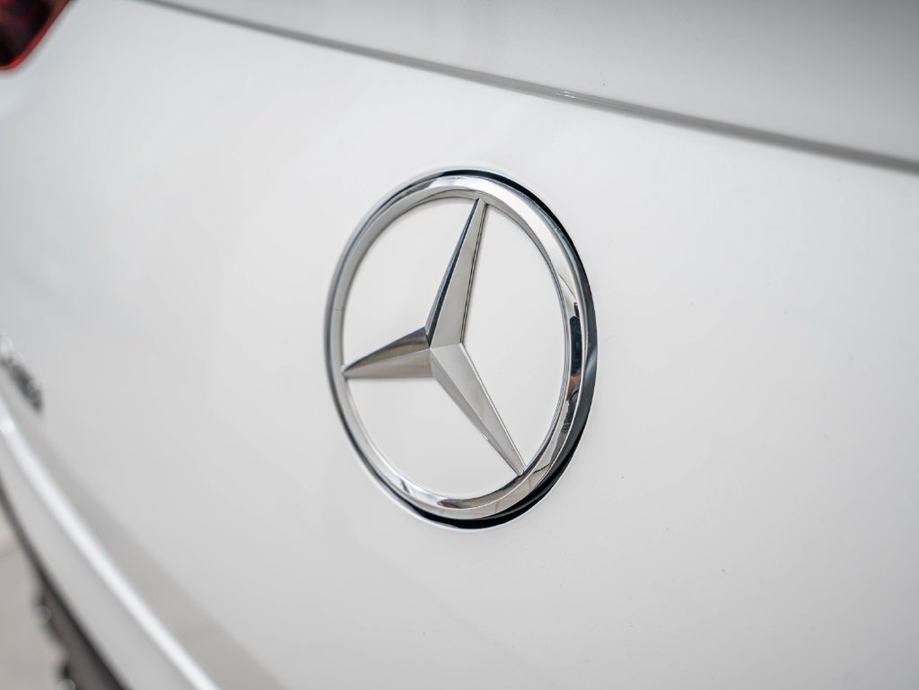 New 2027 MANUFAKTUR Moonlight White Metallic Mercedes-Benz AMG® GLE 53e 4MATIC+ Coupe image 18