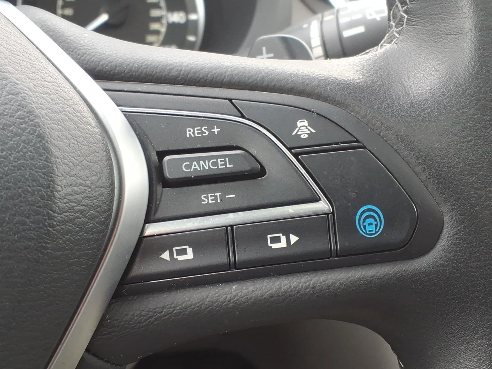 Certified Used 2024 Black INFINITI LUXE image 15