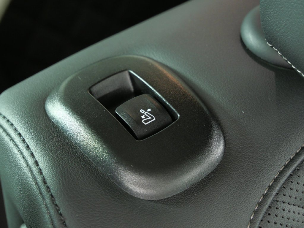 Certified Used 2025 Skyscraper Grey Metallic BMW xDrive40i image 33