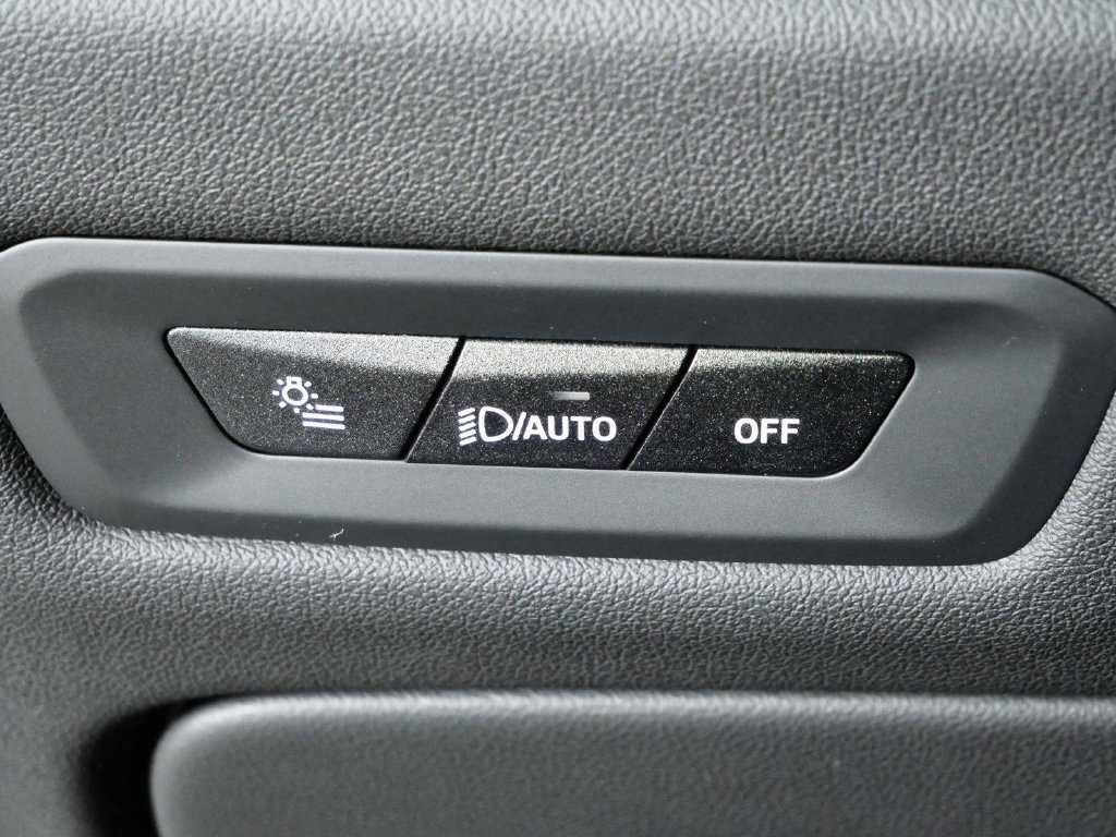 Used 2026 Skyscraper Grey Metallic BMW xDrive40i image 41