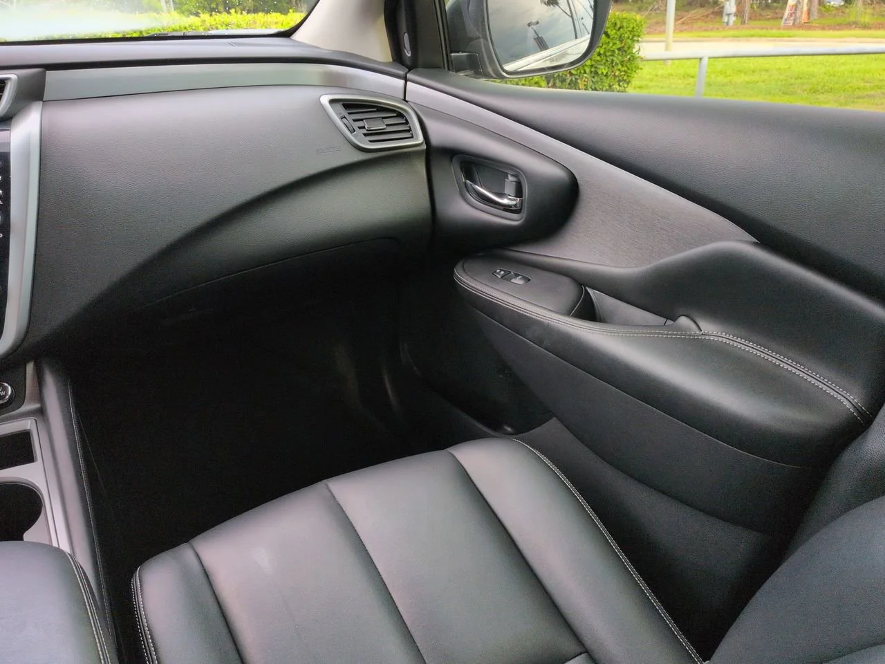 Used 2022 Gun Metallic Nissan SV image 16