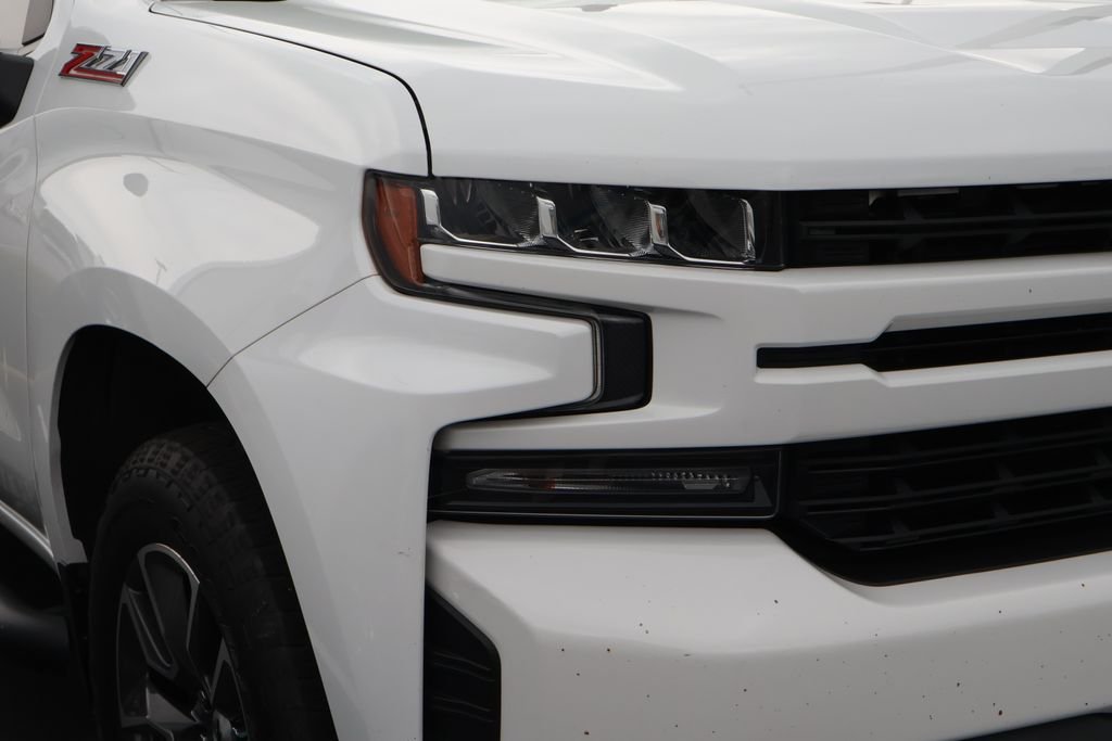 Used 2019 SUMMIT WHITE Chevrolet RST image 4