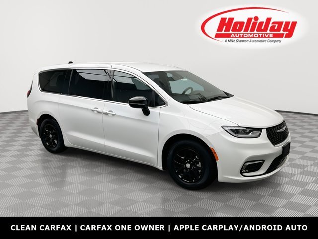 2025 Chrysler Pacifica Select's photo