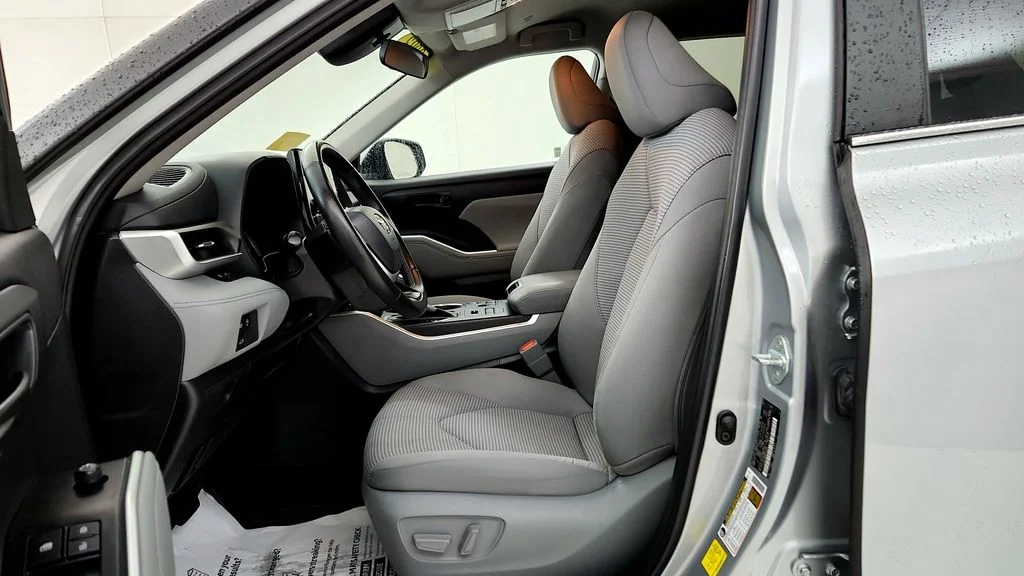 Used 2023 Silver Toyota LE image 26