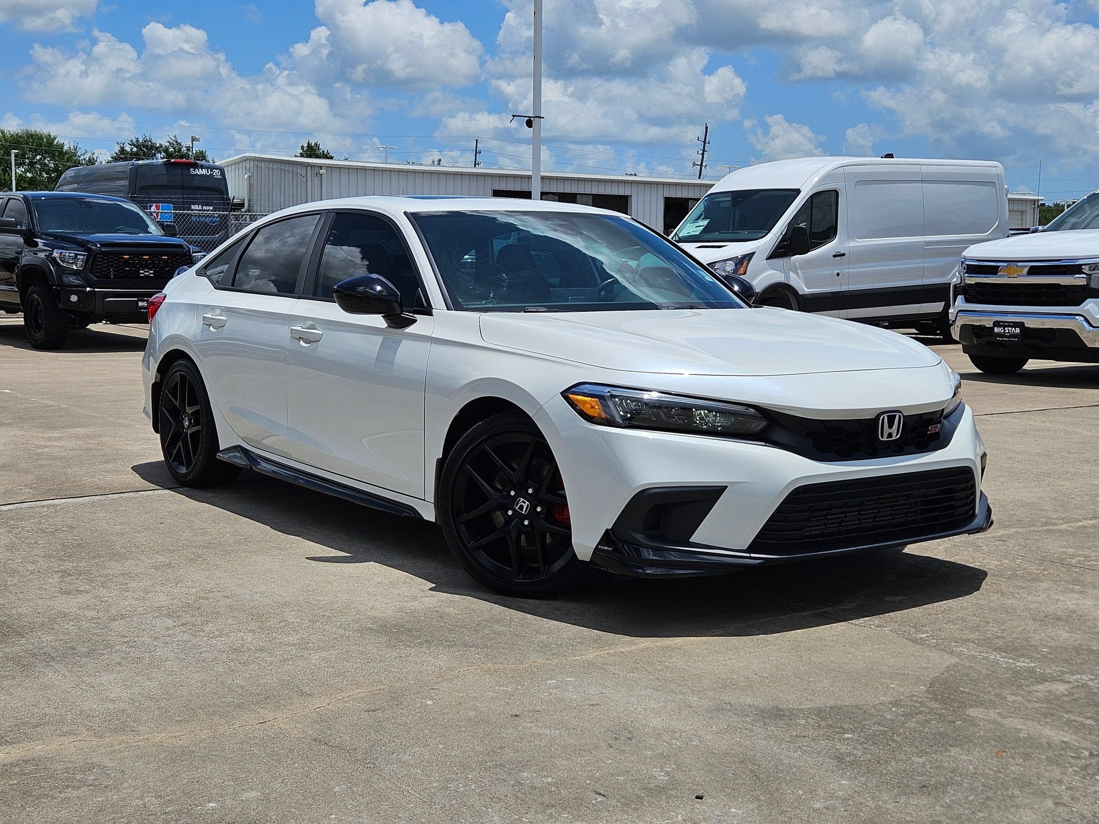 Used 2023 Platinum White Pearl Honda Si image 1
