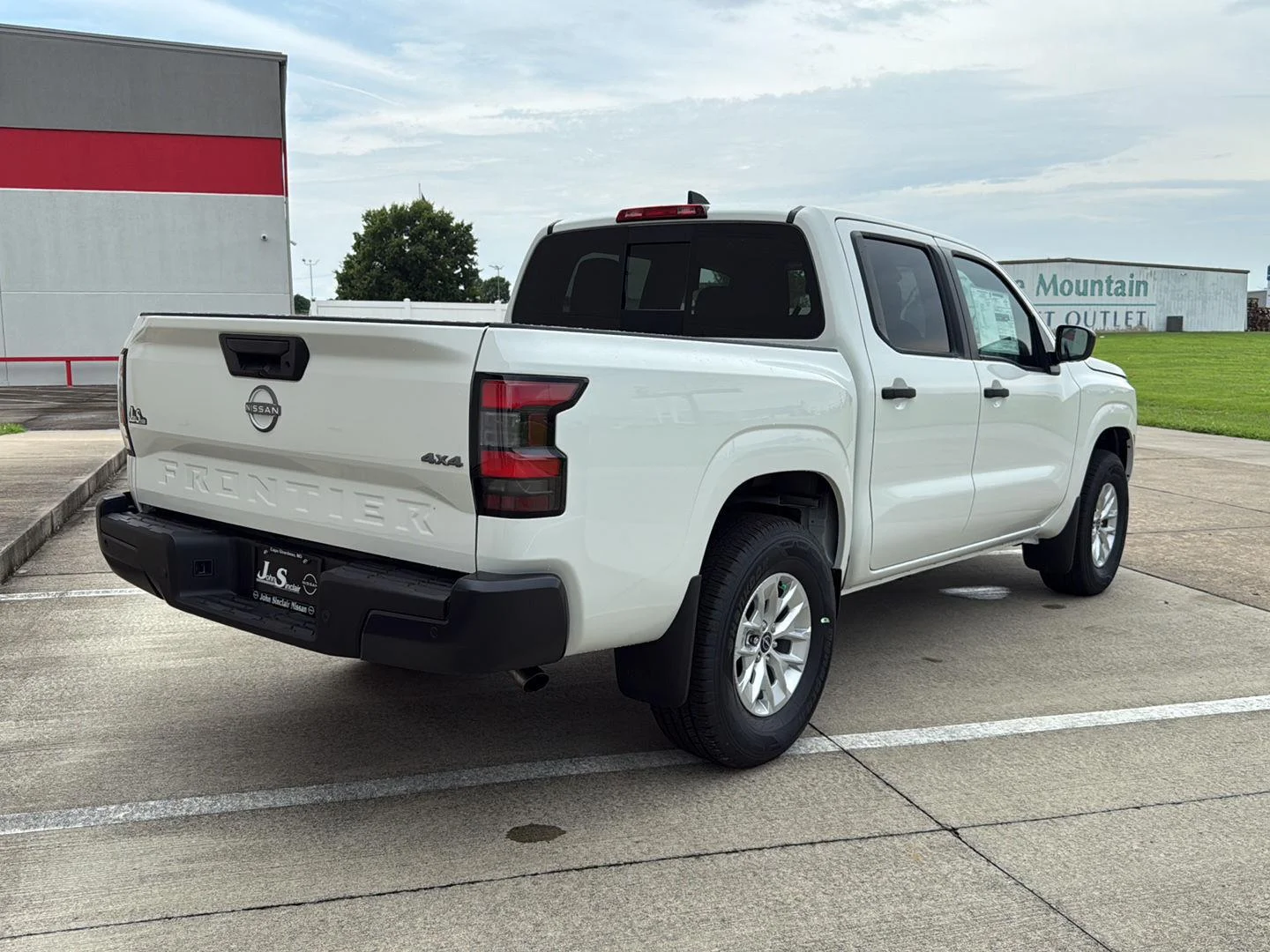 New 2026 Glacier White Nissan S image 7