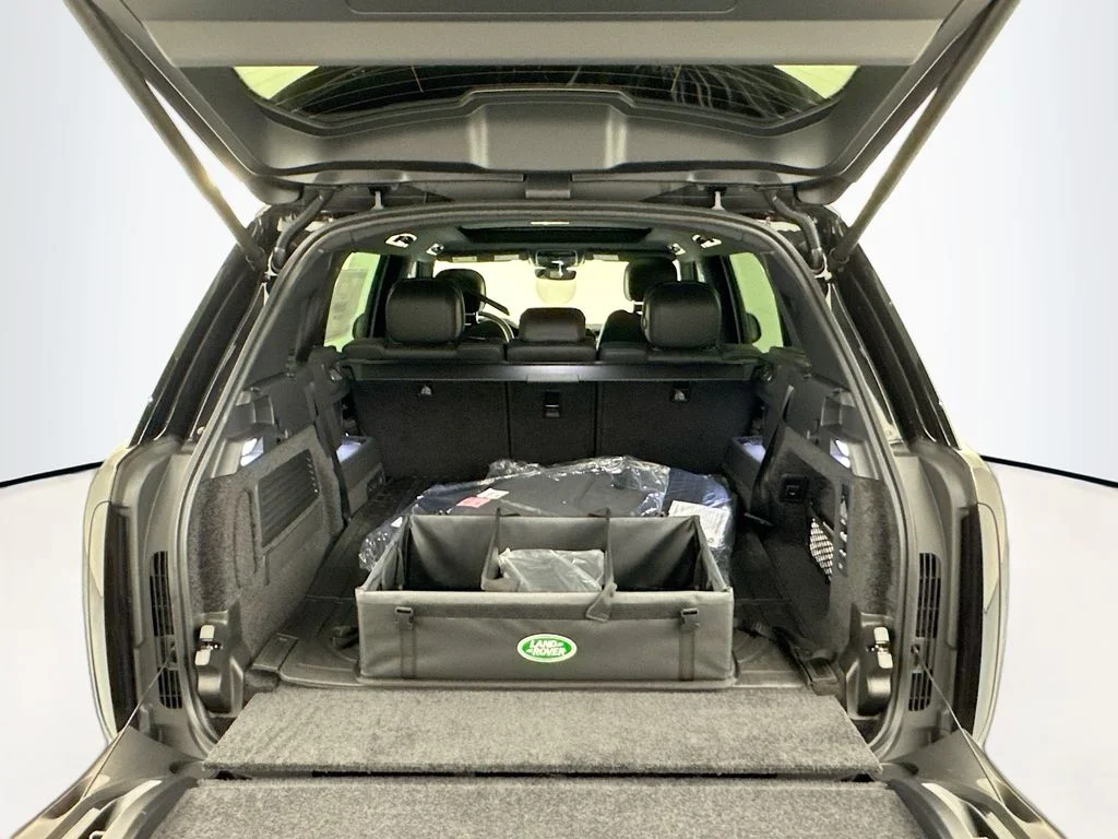New 2026 Santorini Black Land Rover SE image 27