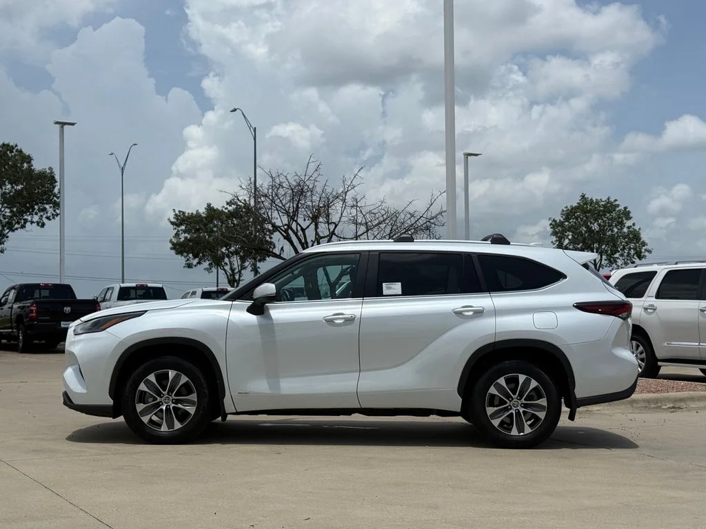 Certified Used 2026 Beige Toyota XLE image 2