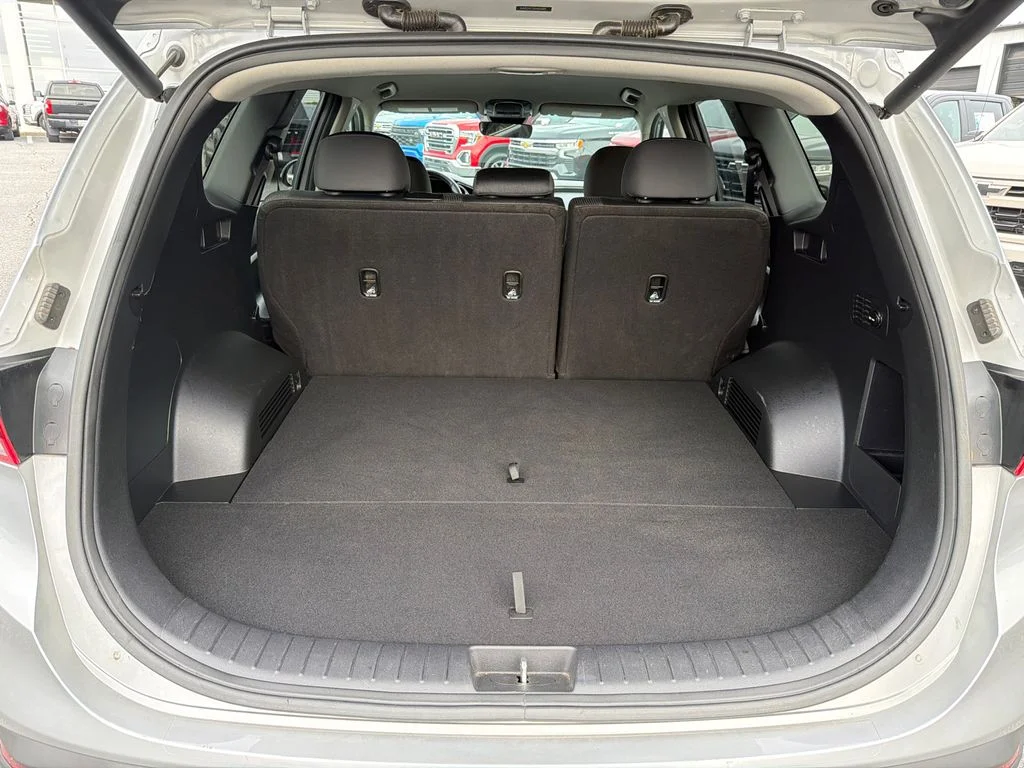 Used 2023 Silver Hyundai SEL image 18
